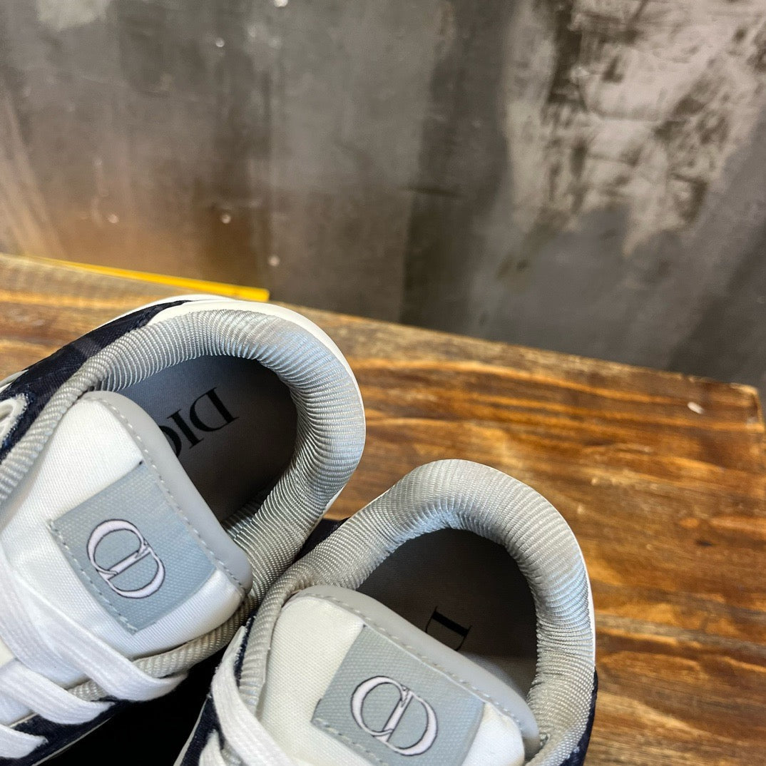DIO Sneakers