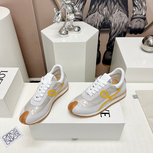 FLOW RUNNER SNEAKER IN PALE GRAY SUEDE AND SHEEPSKIN