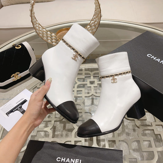 MID-HEEL ANKLE BOOTS IN WHITE SMOOTH CALFSKIN