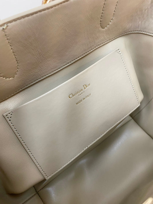 MEDIUM TOUJOURS BUCKET BAG 22 IN BEIGE CANNAGE CALFSKIN