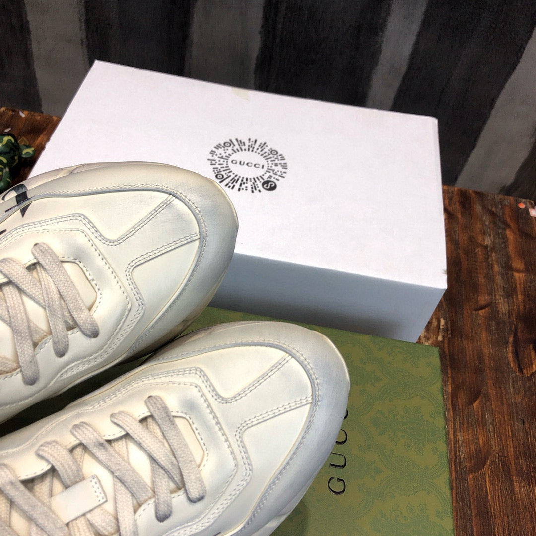 GUC Sneakers