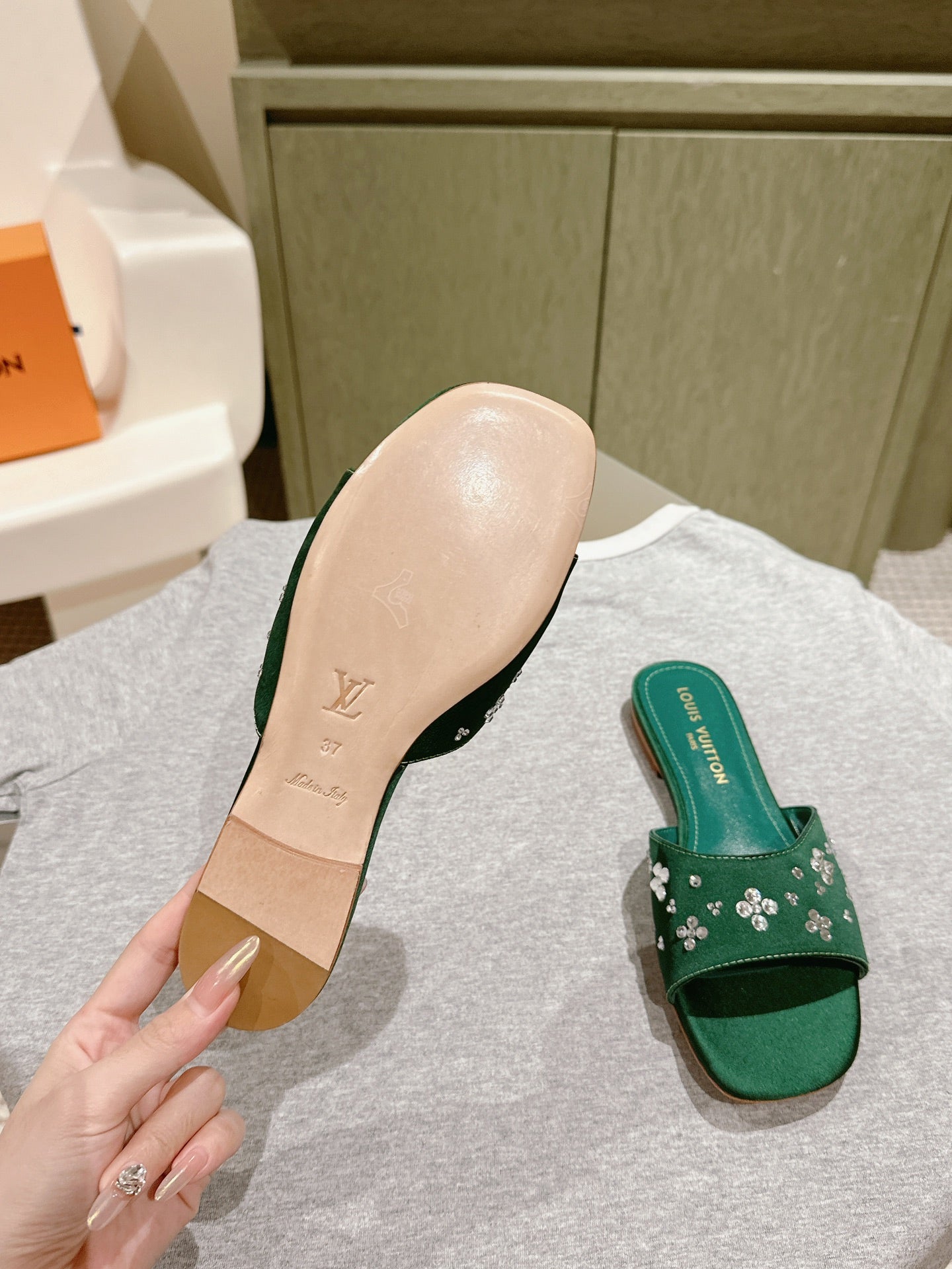 LV WOMEN FLAT MULE IN GREEN FOREST SATIN WITH RHINESTONE
