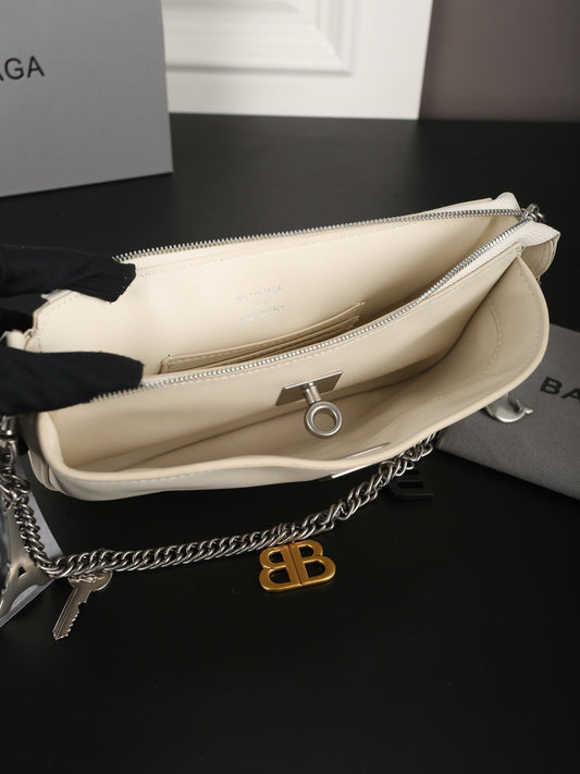 CHAIN CLASSIC BAG 22 IN WHITE SMOOTH CALFSKIN SILVER HARDWARE