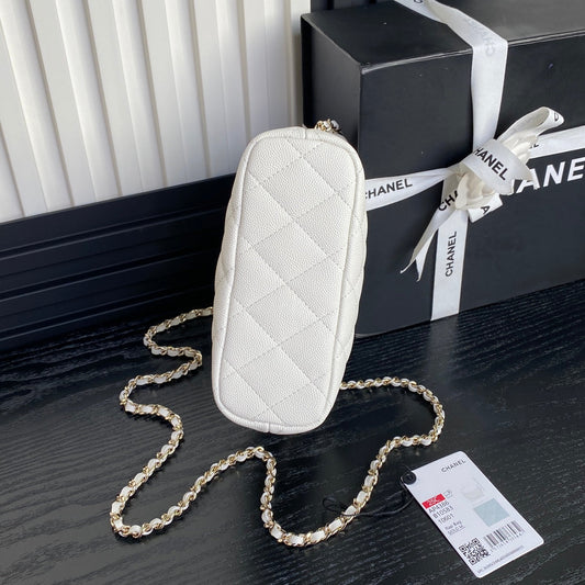 HOBO BAG 21 IN WHITE GRAINED CALFSKIN GOLD HARDWARE