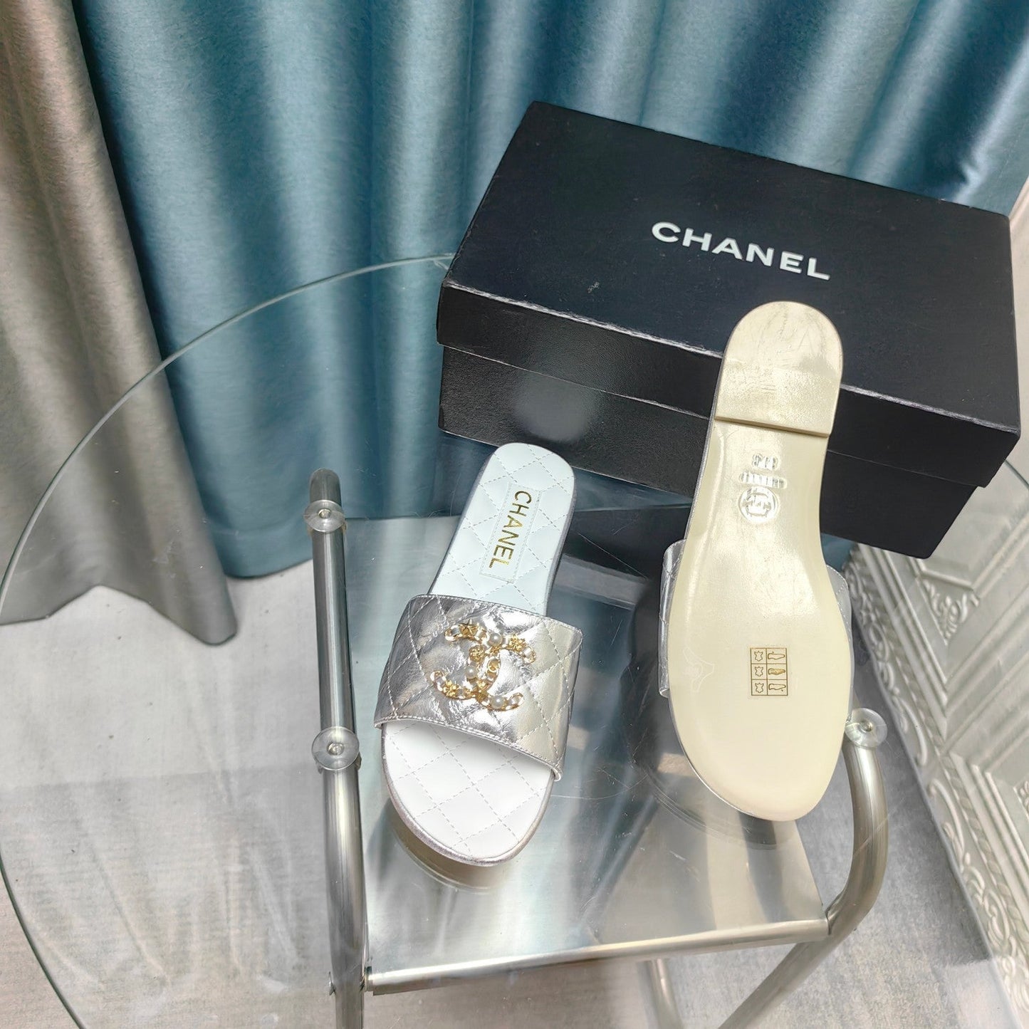 QUILTED SLIPPERS SILVER SHEEPSKIN