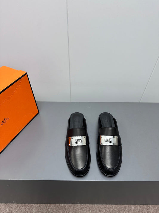 0Z MULE IN BLACK LAMBSKIN
