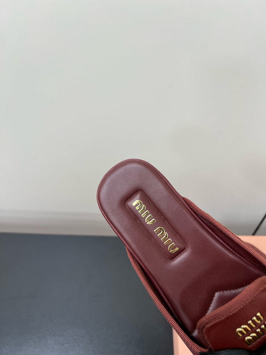 BOW MULES IN RED BROWN SHEEPSKIN