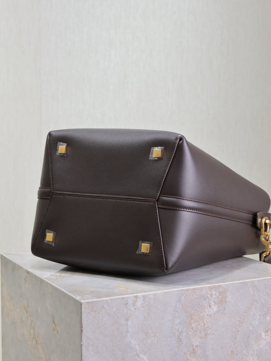 LE 37 MEDIUM BUCKET BAG 26 IN BRUNETTE BROWN CALFSKIN GOLD HARDWARE