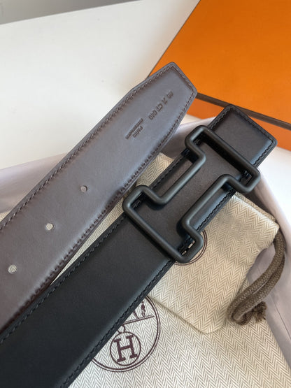H TONIGHT BELT 38MM BLACK BUCKLE BLACK ETOUPE LEATHER