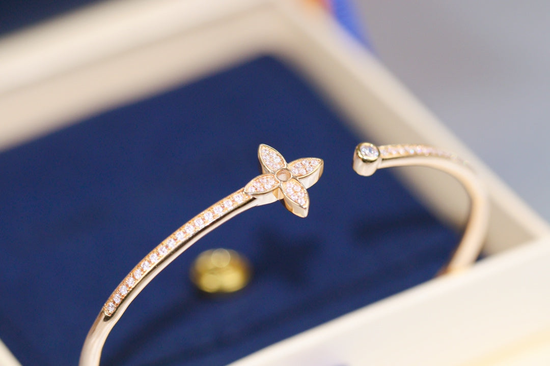 LV IDYLLE PINK GOLD OPEN BRACELET DIAMOND PAVED