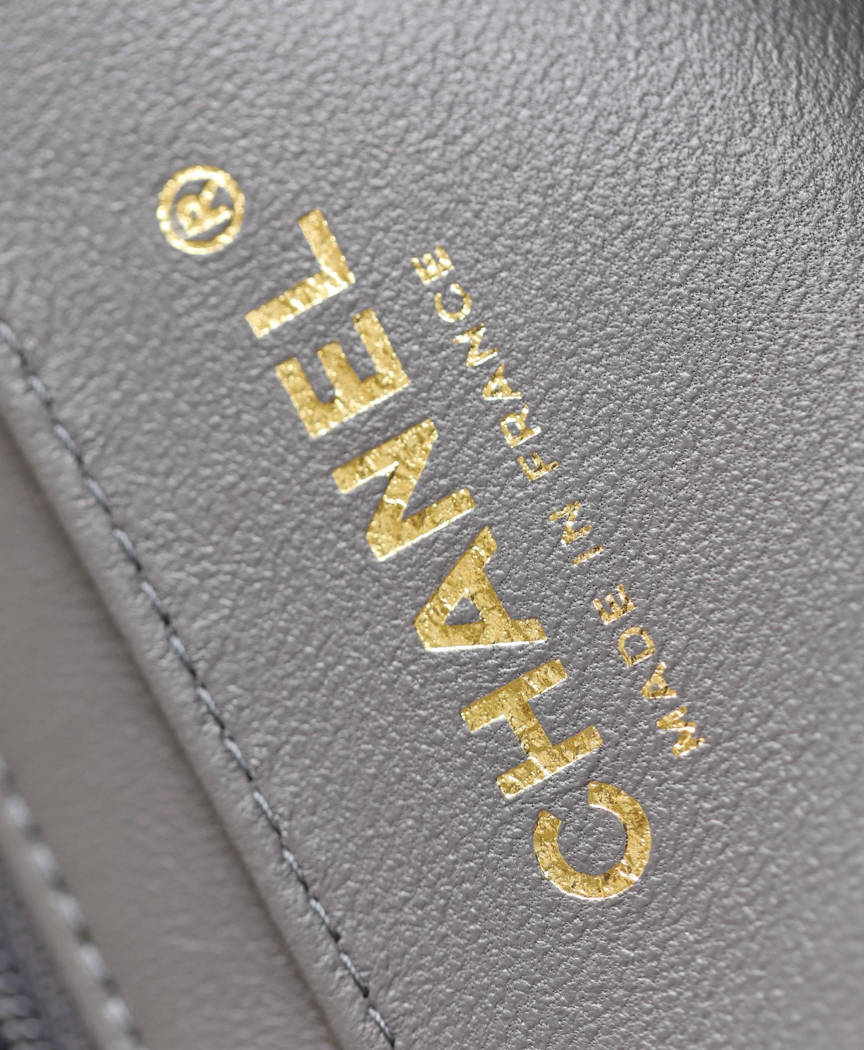 FLAP BAG 23 GREY LAMBSKIN GOLD HARDWARE TOP HAND