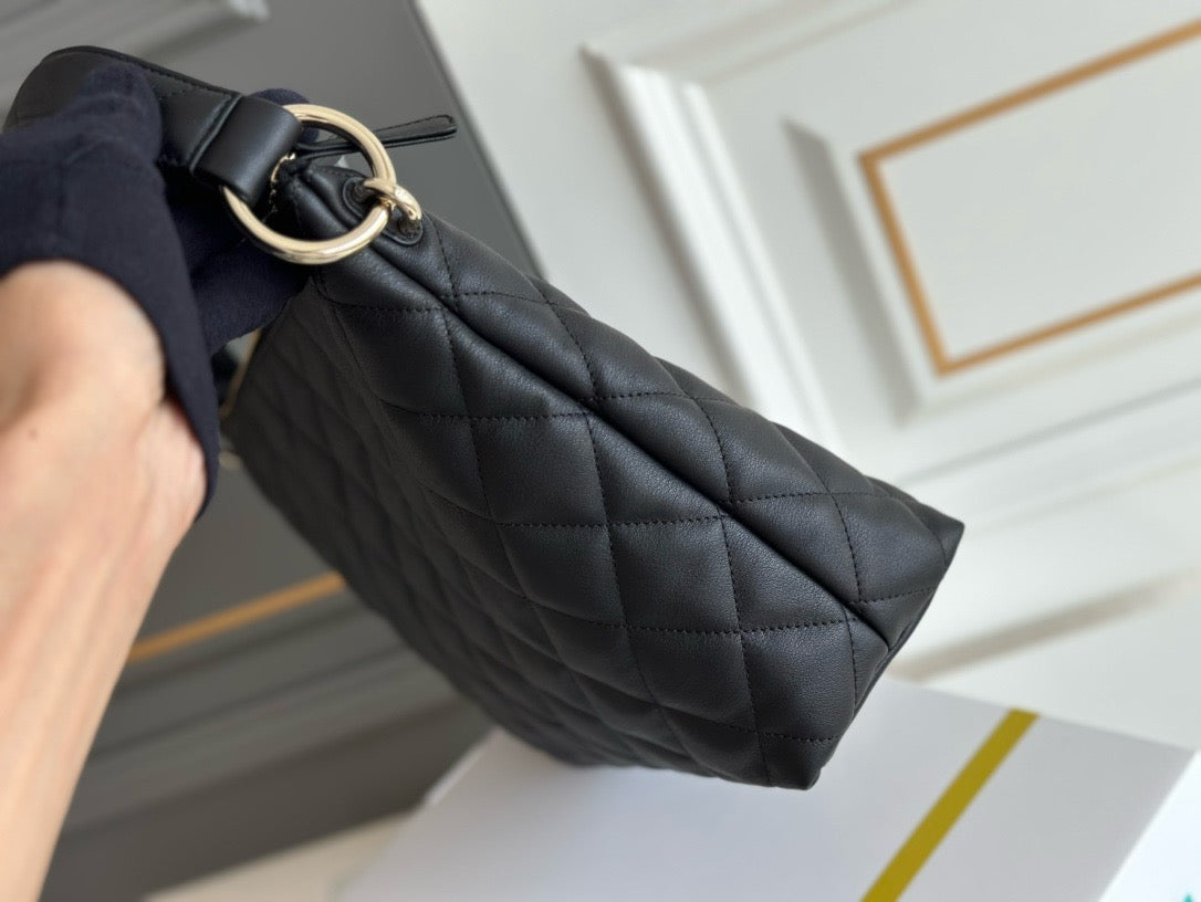 CHA 23B Hobo Bag