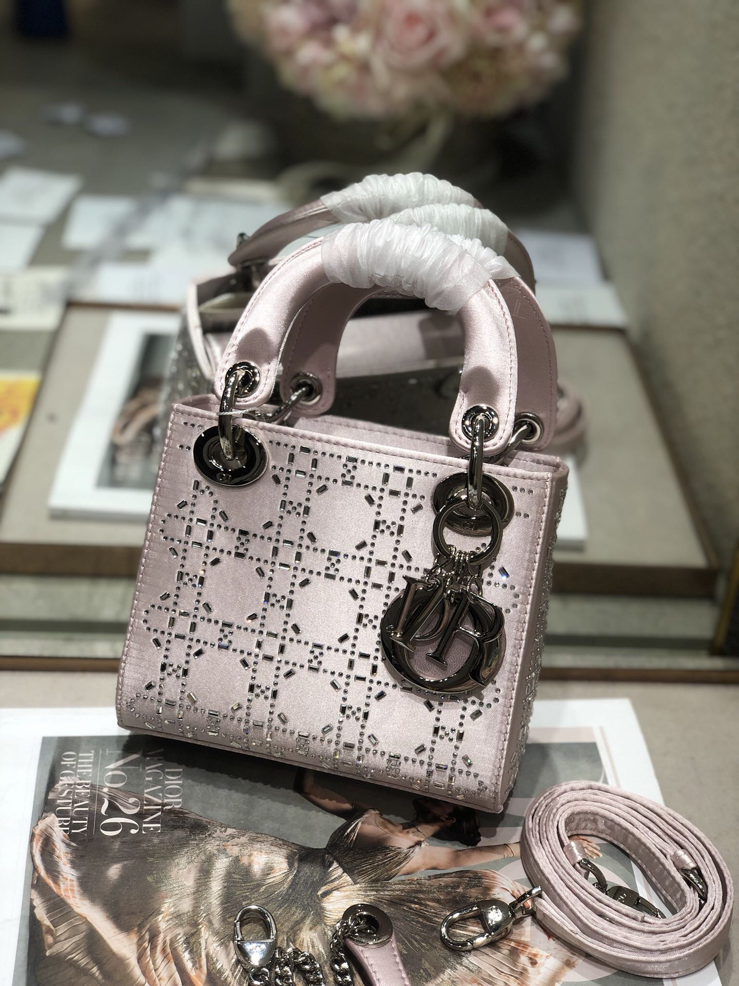 LADY 24 HANDBAG EMBOSSED DIAMOND IN SILVER CALFSKIN