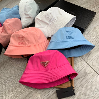 BUCKET HAT IN WHITE RE-NYLON 234104