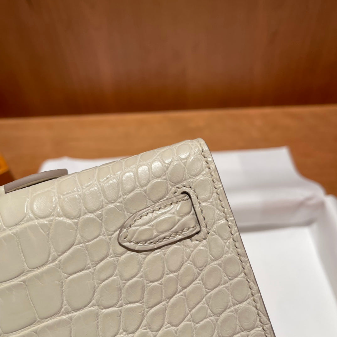KELLY CUT 31 IN WHITE CREAM ALLIGATOR LEATHER WITH GOLD HARDWARE