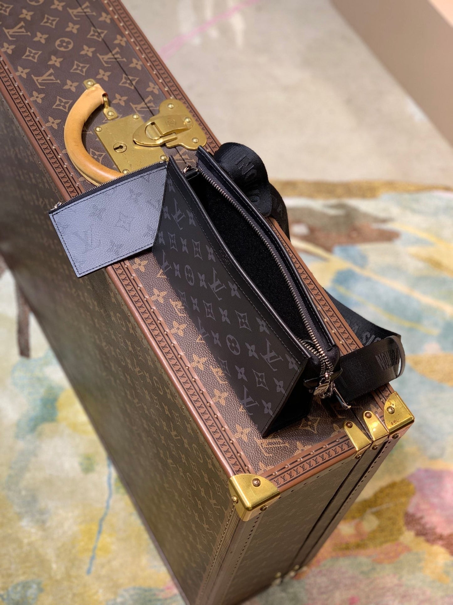 ANPHA WEARABLE WALLET 18 IN BLACK MONOGRAM ECLIPSE REVERSE CALFSKIN