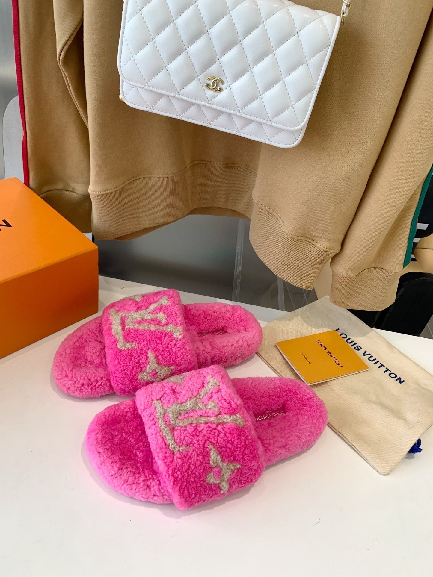 LV WOMEN'S PASEO FLAT SLIPPER IN BRIGHT PINK FLEECE WITH TAN BROWN LOGO