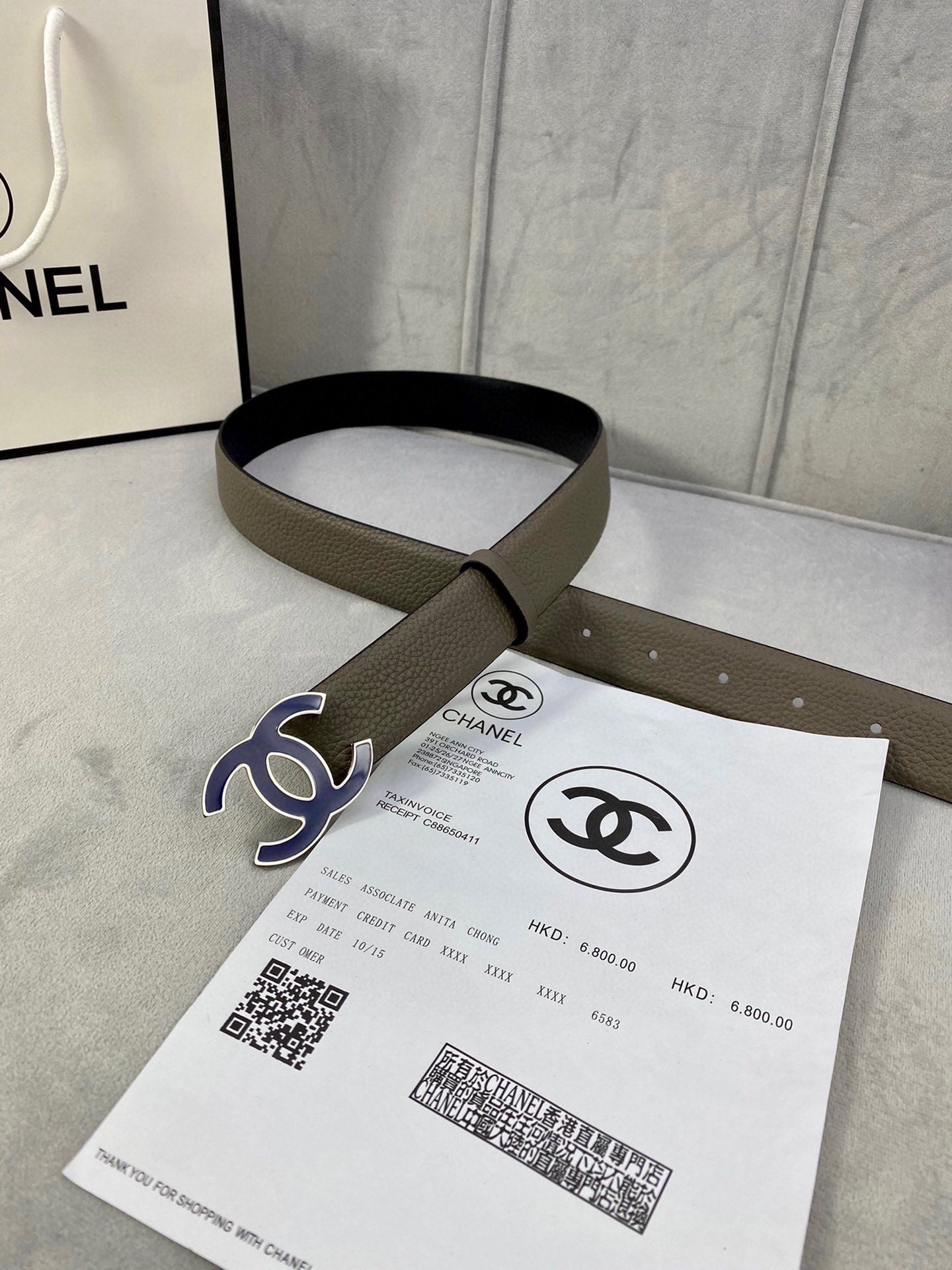 CC 30MM BELT IN MOCHA BROWN GRAINED CALFSKIN WITH NAVY BLUE LOGO