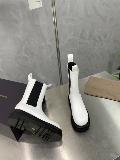 LUG CHELSEA BOOT IN WHITE CALFSKIN