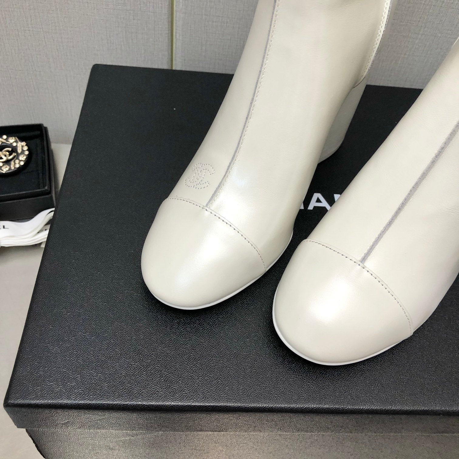 HIGH HEEL ANKLE BOOTS IN WHITE CALFSKIN