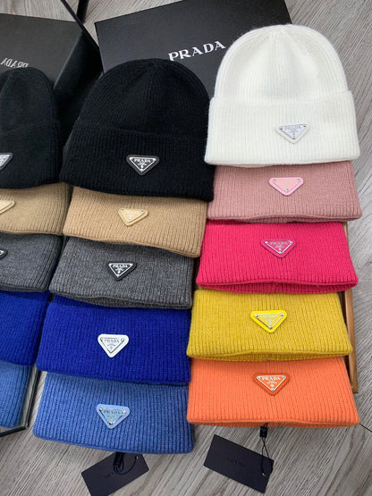 BEANIIE HAT IN CREPE PINK WOOL 335034