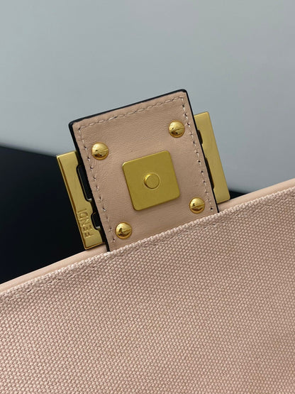 FENDI 26 BAGUETTE LIGHT PINK NAPPA LEATHER BAG WITH GOLD HARDWARE