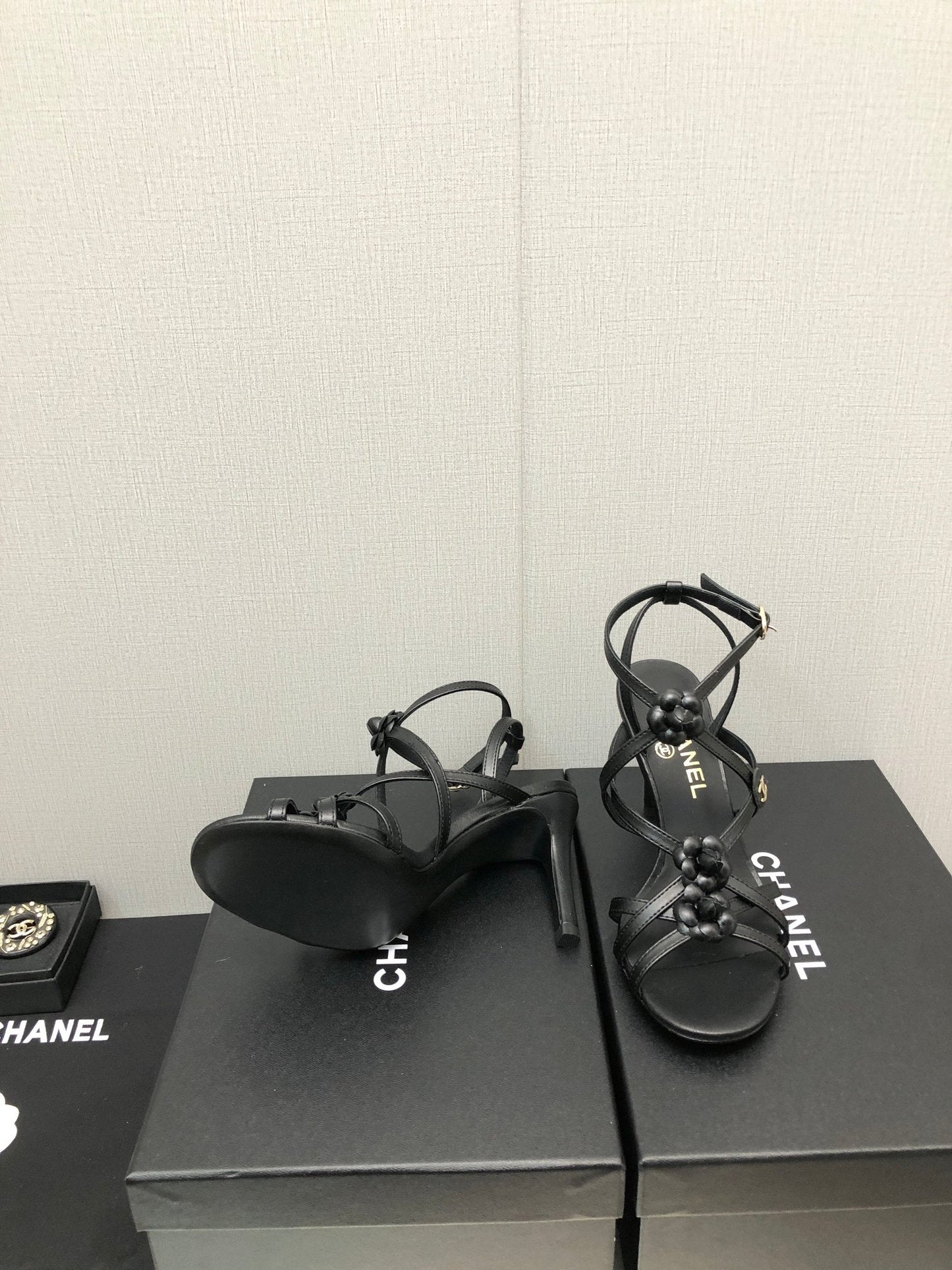 FLORAL HIGH HEEL SANDAL IN BLACK LAMBSKIN