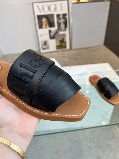 WOODY MULE IN BLACK LAMBSKIN WITH EMBROIDERED LOGO