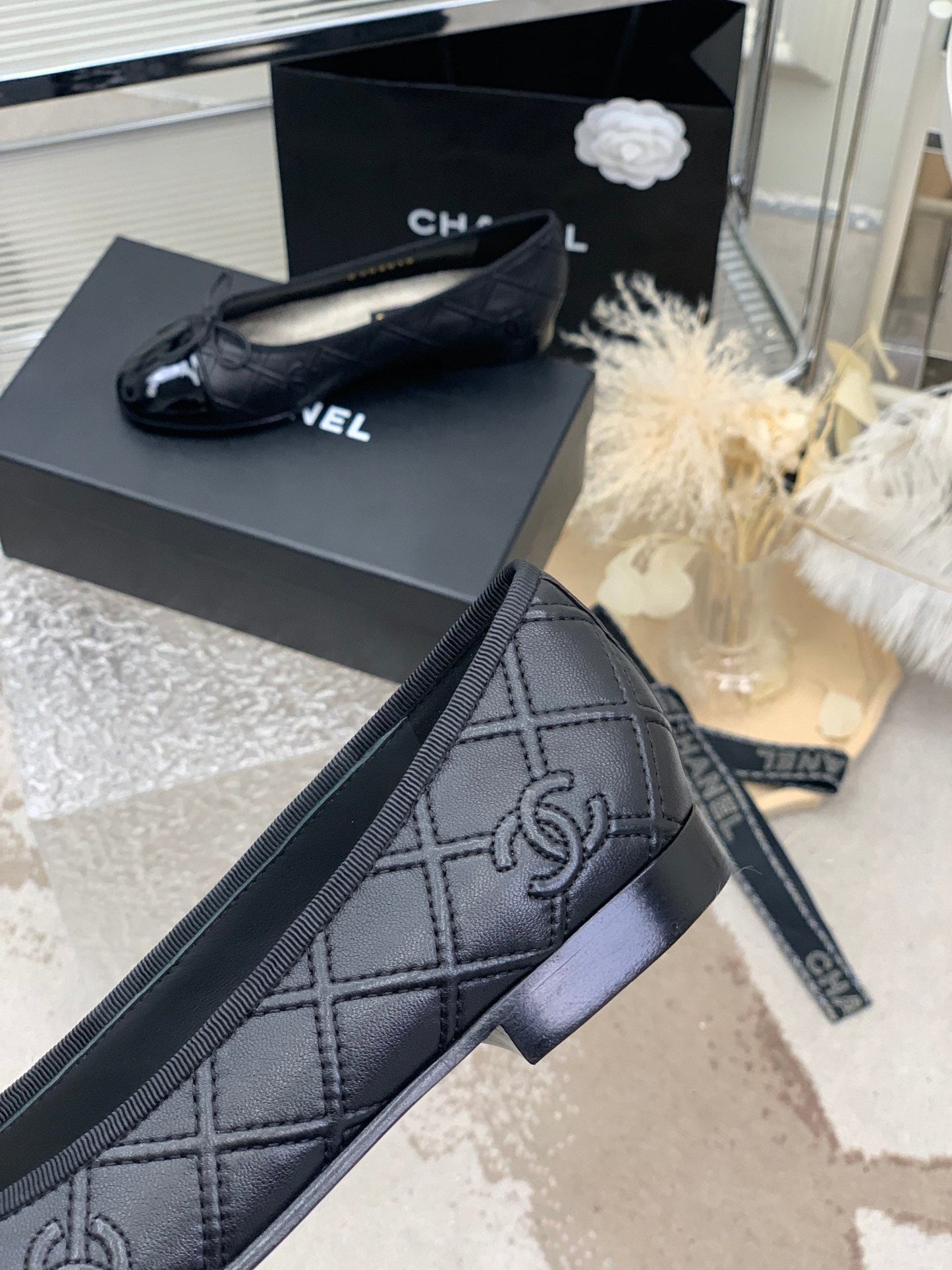 BALLET FLAT GLOSSY BLACK LAMBSKIN