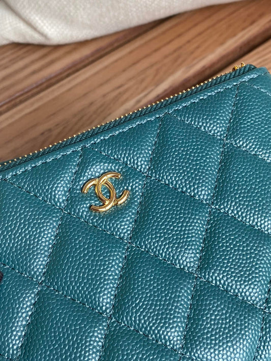 CC CLASSIC SMALL 15 ZIPPED POUCH IN PINE GREEN GRAINED CALFSKIN