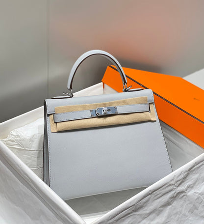 KELLY 28CM IN GRIS PERLE EPSOM CALFSKIN PALLADIUM HARDWARE