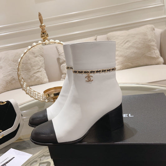 MID-HEEL ANKLE BOOTS IN WHITE SMOOTH CALFSKIN