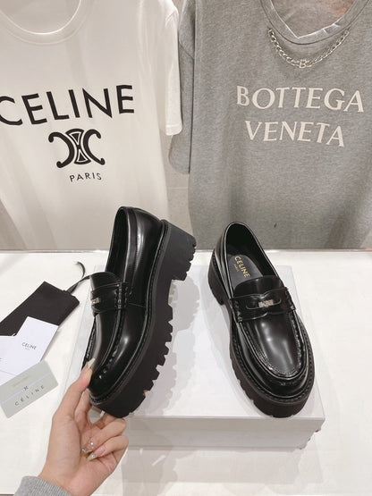 CHUNKY LOAFER IN BLACK POLISHED BULLSKIN