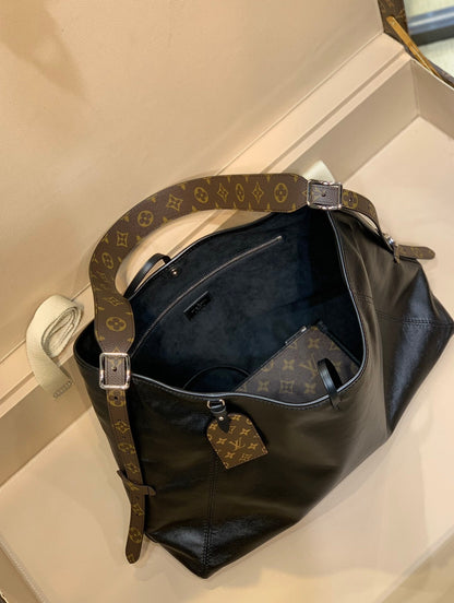 CARRYALL DARK 39 IN BLACK LAMBSKIN BROWN MONOGRAM TAG