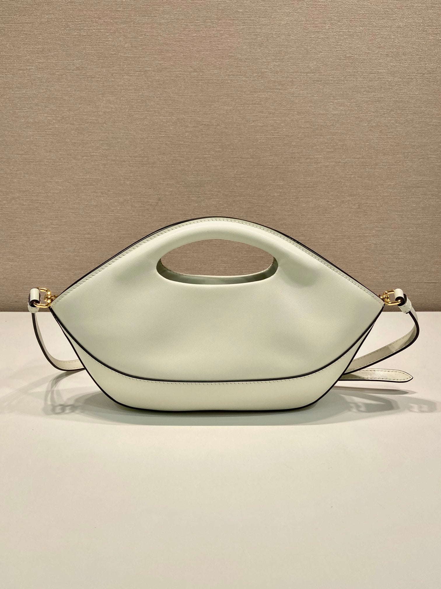 DUMPLING BAG 30 IN WHTE CALFSKIN