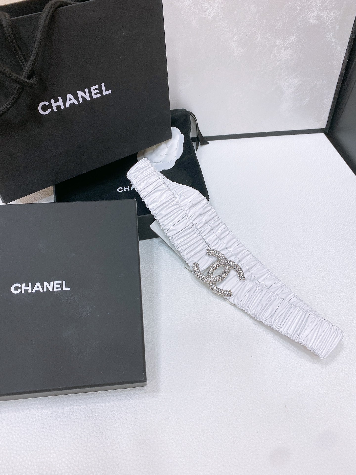 CC ELASTIC BELT 30MM IN WHITE CALFSKIN SILVER HARDWARE WITH RHINSTONES