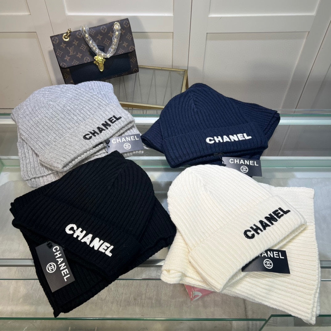 SET HAT AND SCARF IN WHITE WOOL 422599