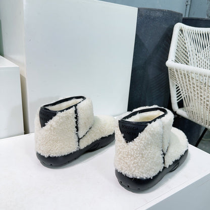 MINI ANKLE BOOT IN WHITE SHEARLING WITH BLACK ULTRA LIGHTWEIGHT RUBBER OUTSOLE