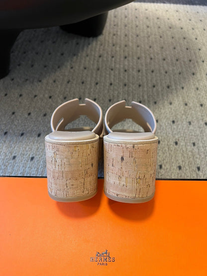 EZE SANDAL PLATFORM 85 MM IN PALE GRAY SUEDE