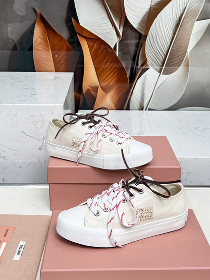 WASHED-DENIM SNEAKERS IN OFF WHITE CANVAS WITH BROWN AND STRIPED LACES