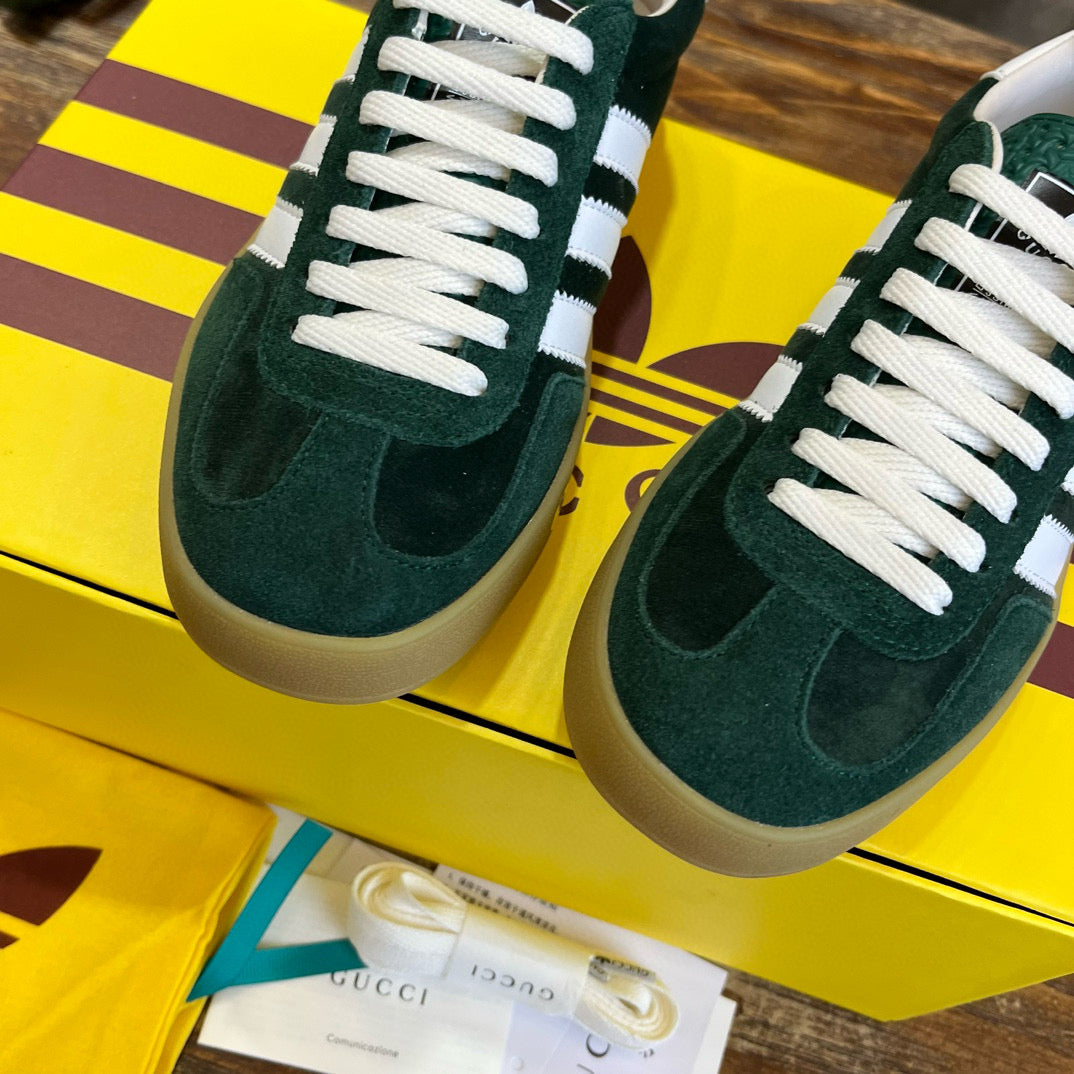 GUC Sneakers