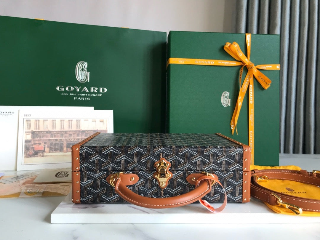 GOY Grand H√¥tel 24.5x7.5x17cm