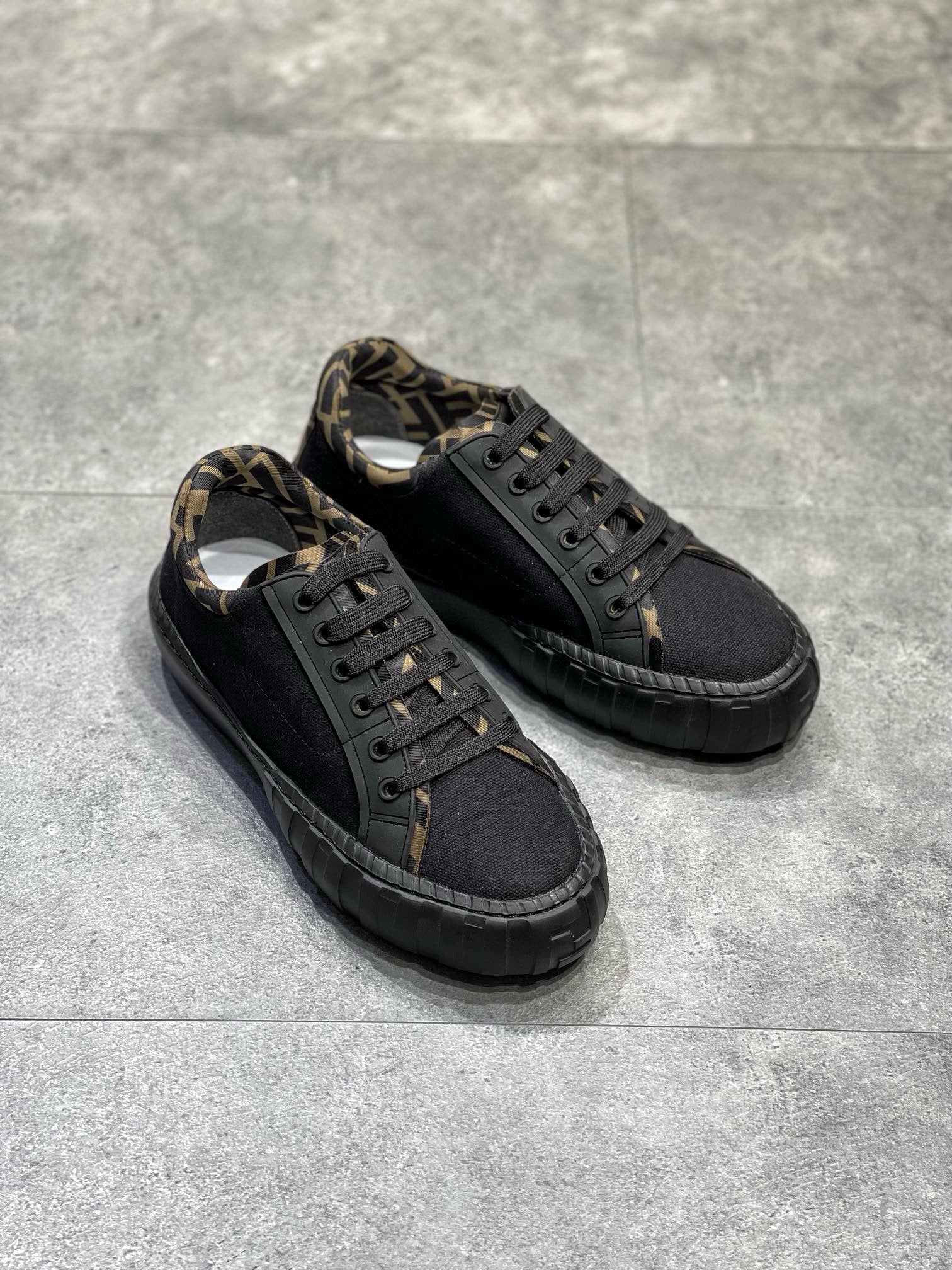 FEN Sneakers