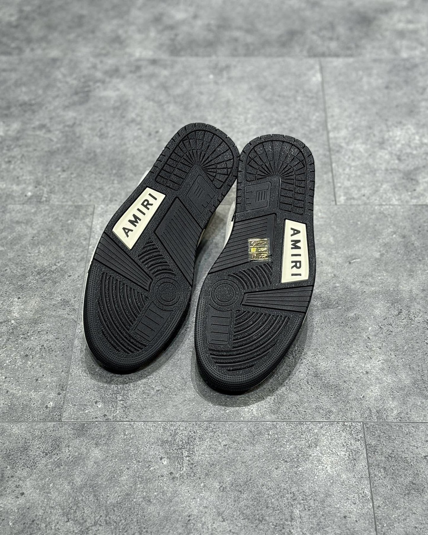 AMR Sneakers