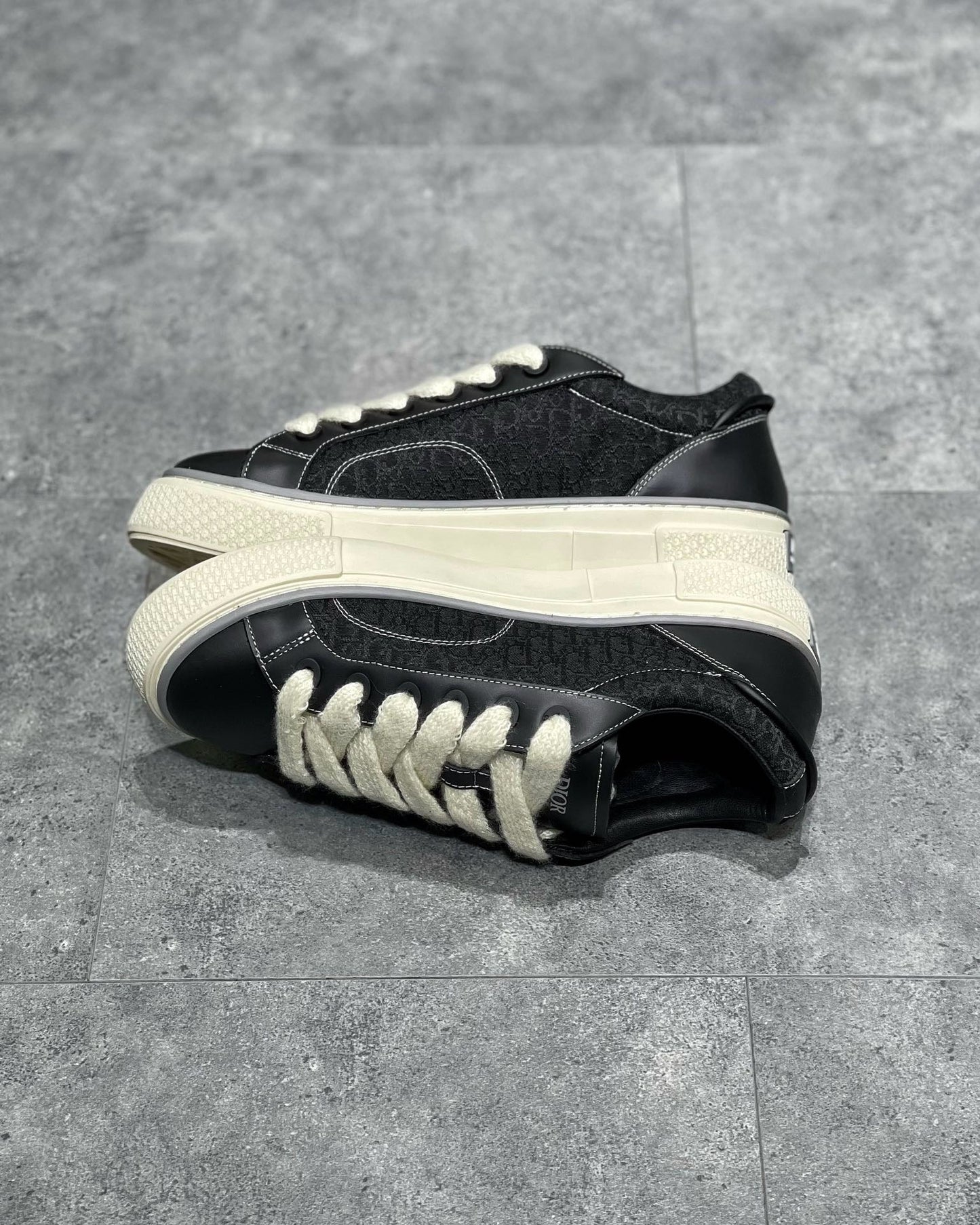 DIO Sneakers