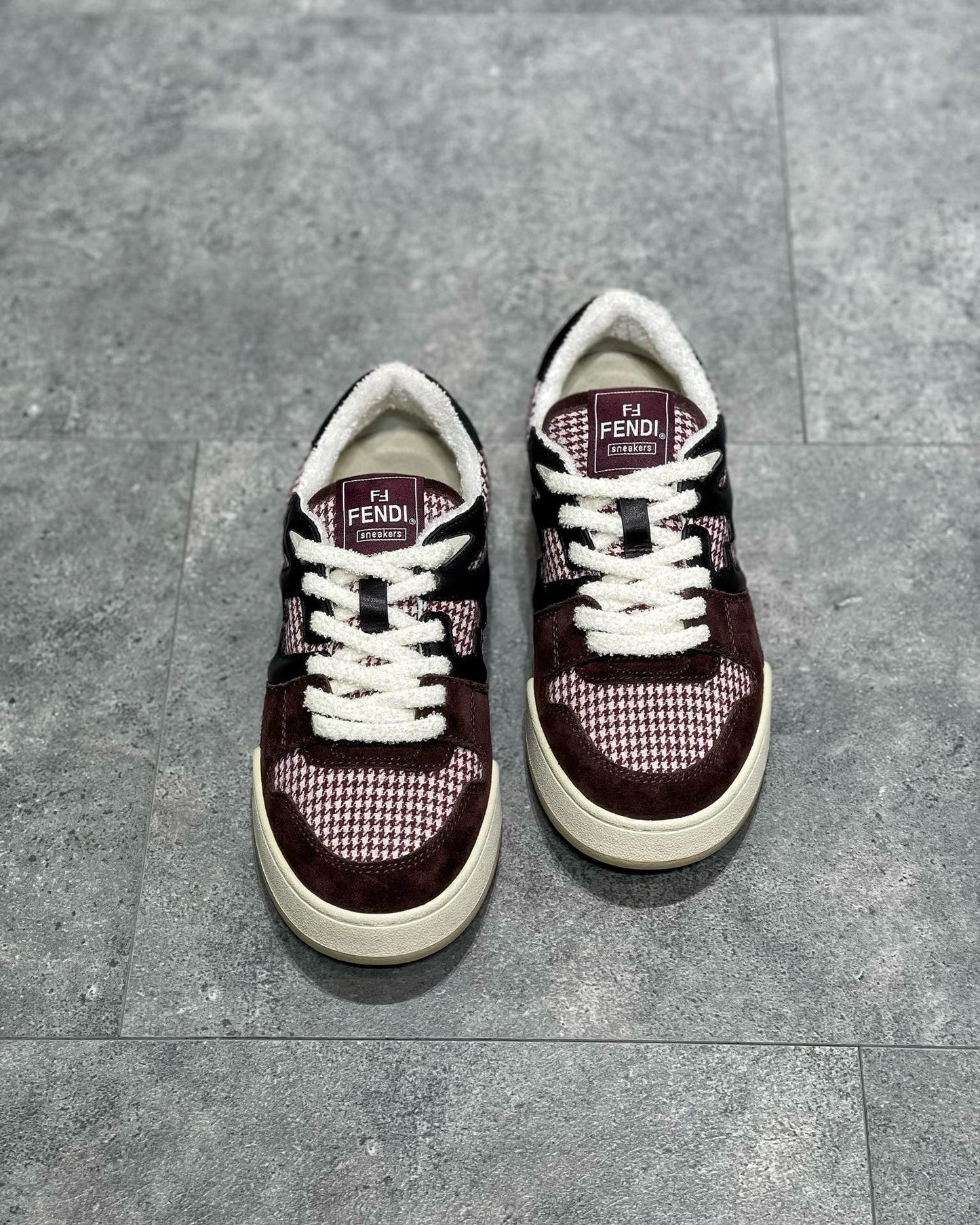 FEN Sneakers