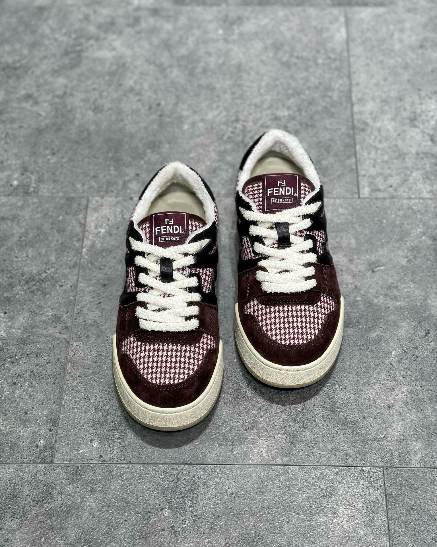FEN Sneakers