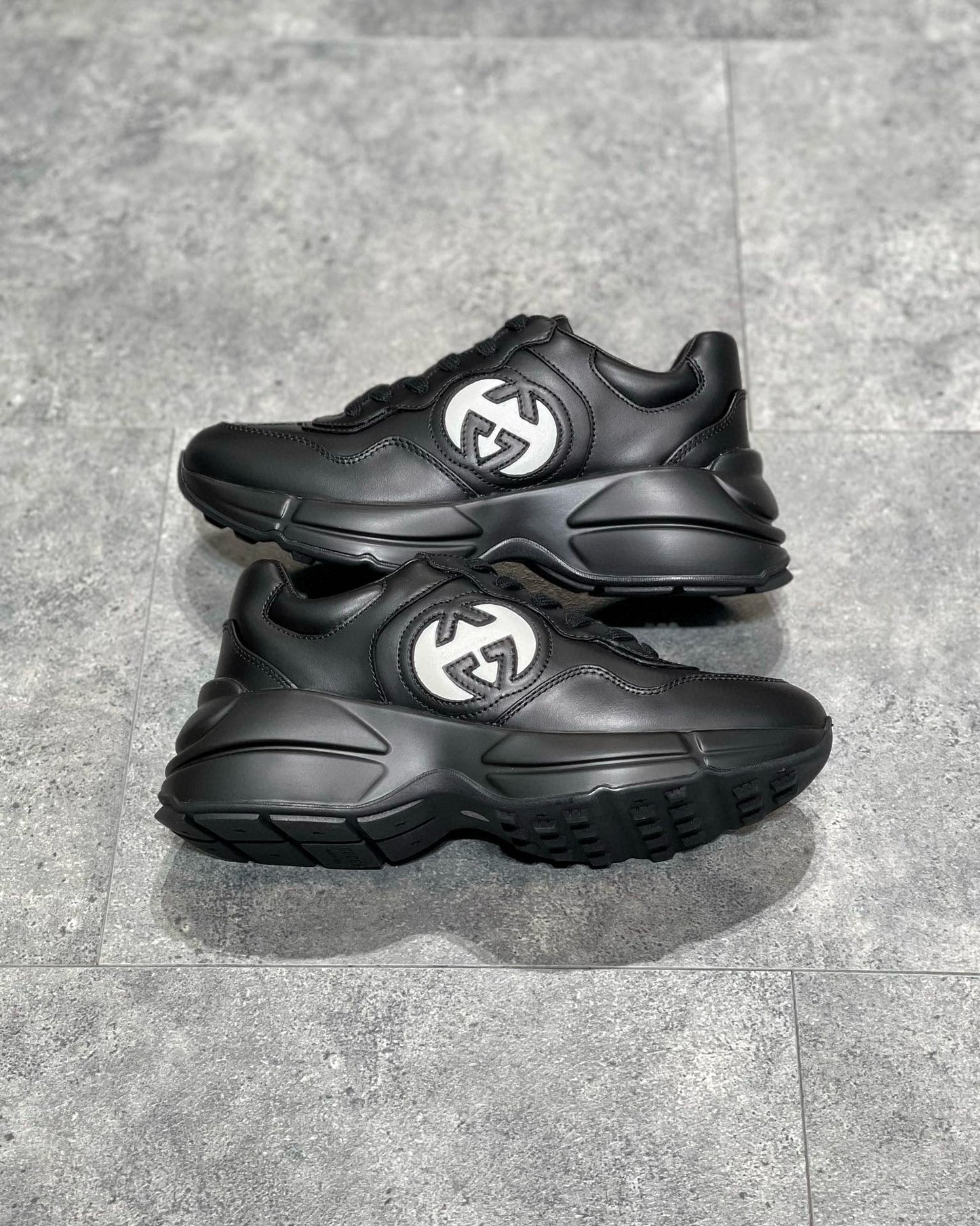 GUC Sneakers