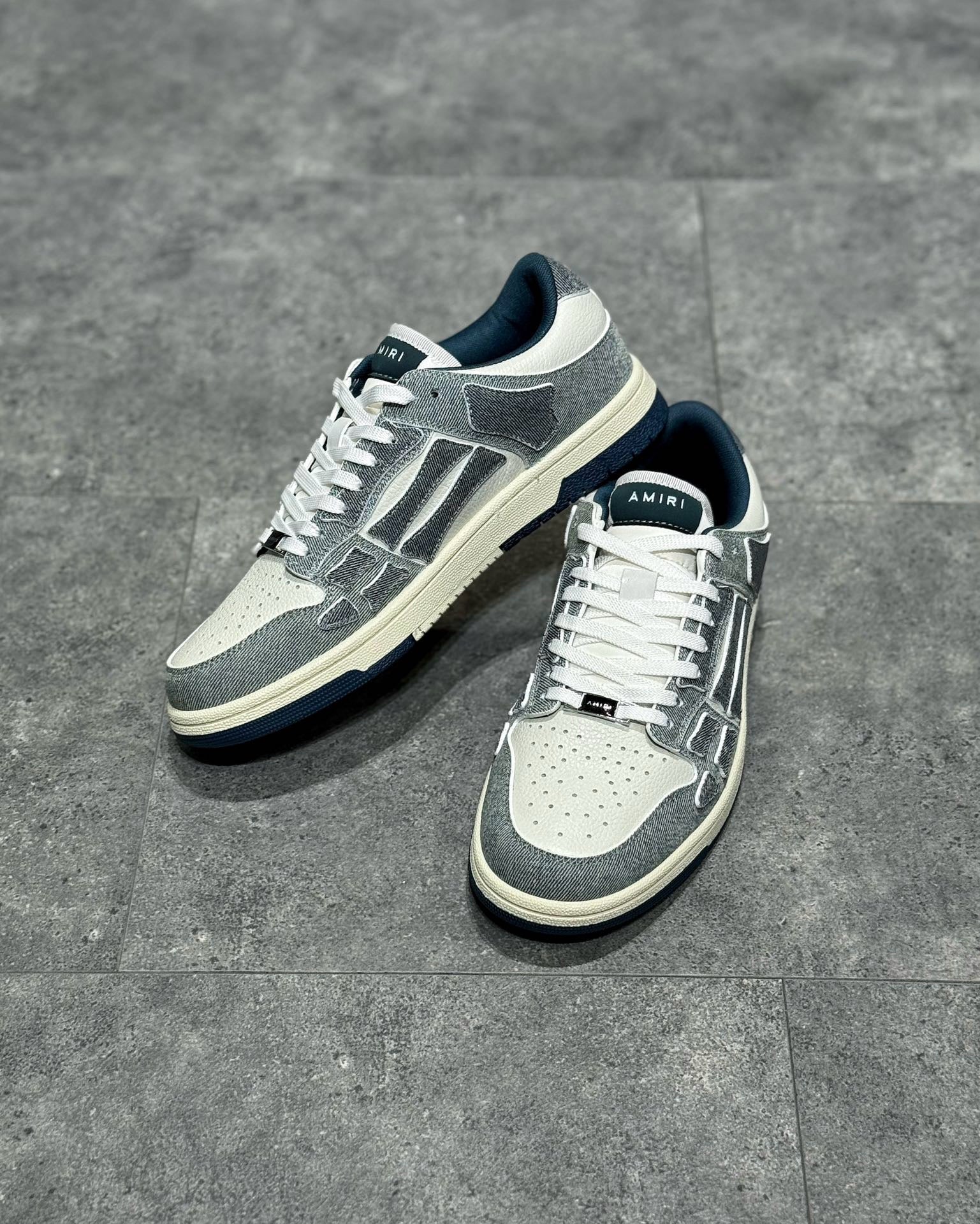 AMR Sneakers