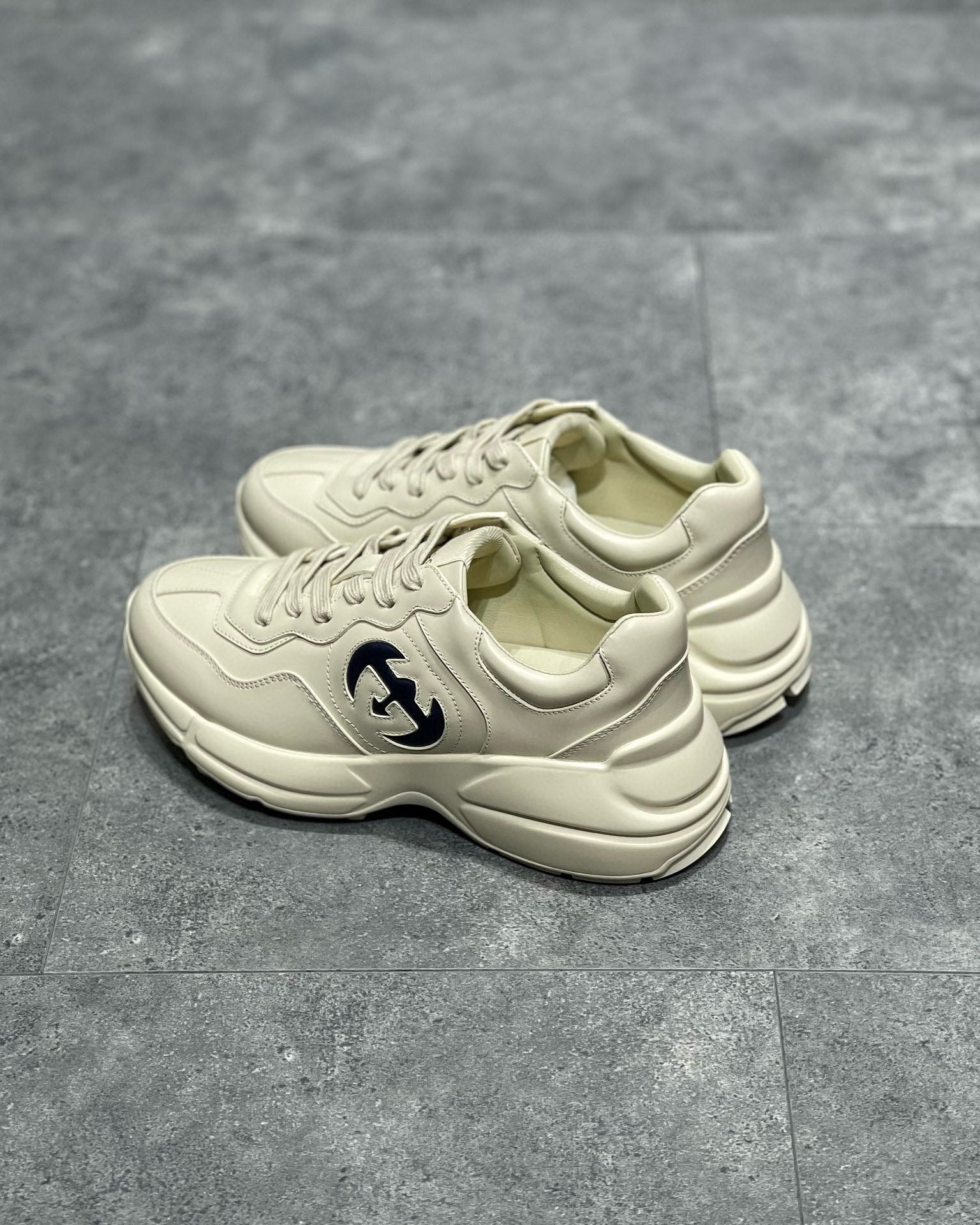 GUC Sneakers